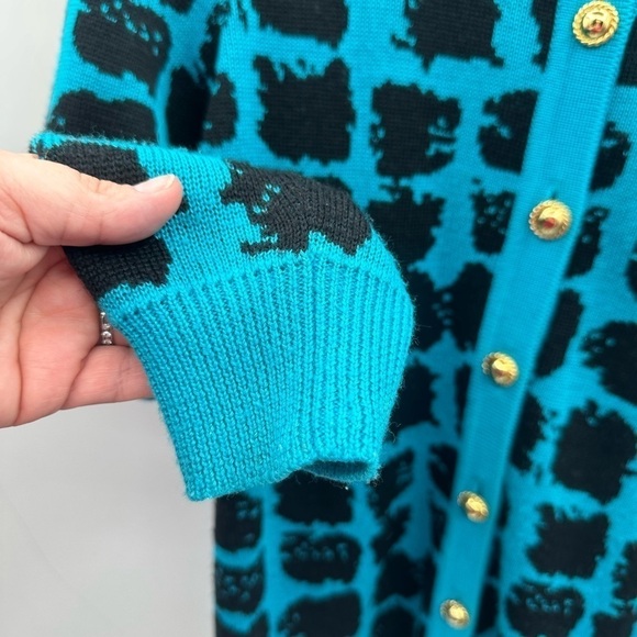 Aethur Kohler Vintage blue-black vintage gold button woman grandma cardigan. 10 - Picture 3 of 6